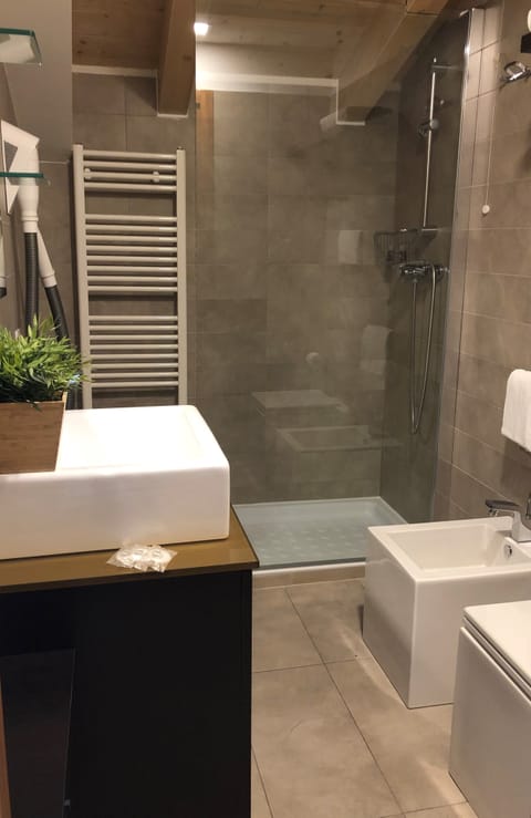 Junior Suite, Balcony | Bathroom | Hair dryer, bidet, towels