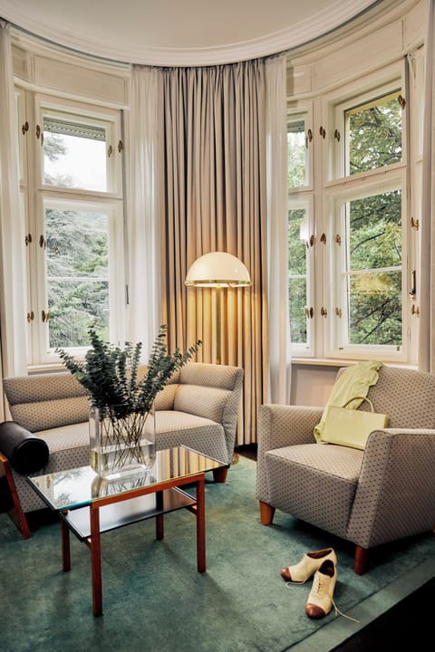 Junior Suite | Hypo-allergenic bedding, down comforters, minibar, in-room safe