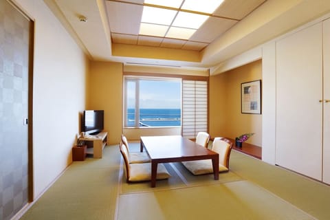 Japanese Style Room, Non Smoking, Ocean View | In-room safe, desk, laptop workspace, free WiFi