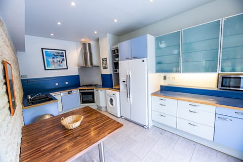 House, 3 Bedrooms (Le Pressoir) | Private kitchen | Fridge, microwave, oven, stovetop