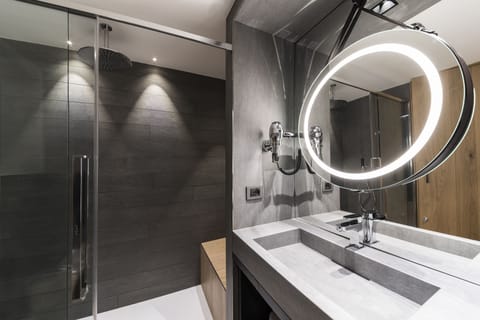 Design Suite | Premium bedding, down comforters, Select Comfort beds, minibar