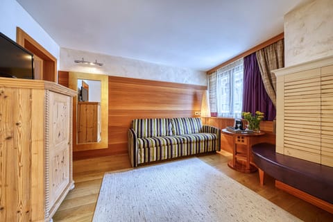 Junior Suite | Premium bedding, down comforters, Select Comfort beds, minibar