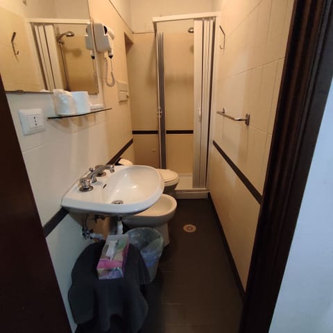 Basic Single Room, Non Smoking | Bathroom | Shower, free toiletries, towels