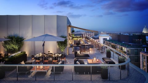 2 bars/lounges, lobby lounge, rooftop bar