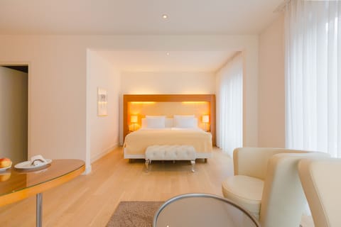 Junior Suite, City View (Street view ) | Hypo-allergenic bedding, pillowtop beds, minibar, in-room safe