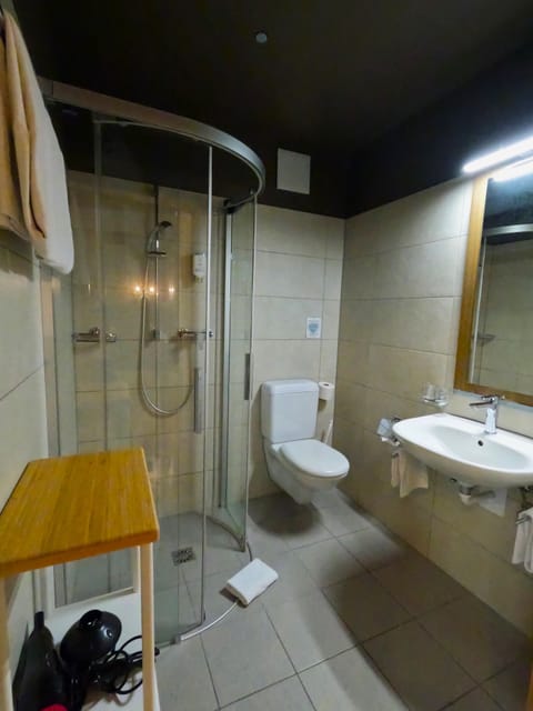 Exclusive Room, 1 King Bed, Terrace, Garden View | Bathroom | Free toiletries, hair dryer, towels