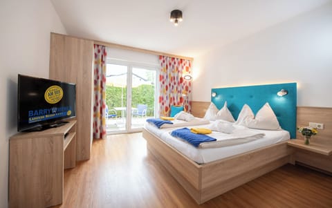 Classic Apartment, 3 Bedrooms (4-6) | Premium bedding, Select Comfort beds, in-room safe