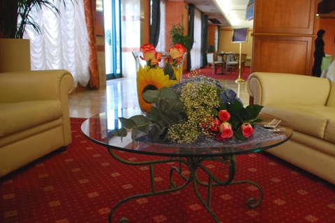 Lobby lounge