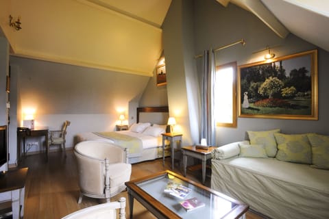 Junior Triple Suite | Premium bedding, in-room safe, individually decorated