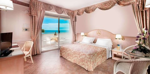 Comfort Double Room, Sea View | Egyptian cotton sheets, premium bedding, minibar, in-room safe