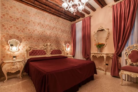 Standard Double Room | In-room safe, soundproofing, free WiFi, bed sheets