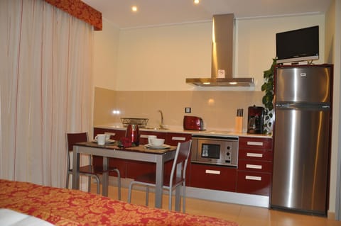 Standard Double Room | Private kitchen | Fridge, microwave, stovetop, coffee/tea maker