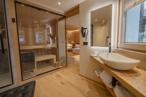 Premium Room | Bathroom | Hair dryer, slippers, bidet, towels