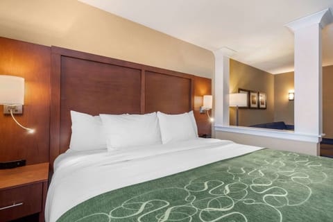 Suite, 1 King Bed, Non Smoking | In-room safe, desk, blackout drapes, iron/ironing board