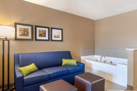 Suite, 1 King Bed, Non Smoking | In-room safe, desk, blackout drapes, iron/ironing board