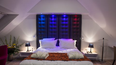 Suite (Marceline) | Premium bedding, desk, laptop workspace, blackout drapes