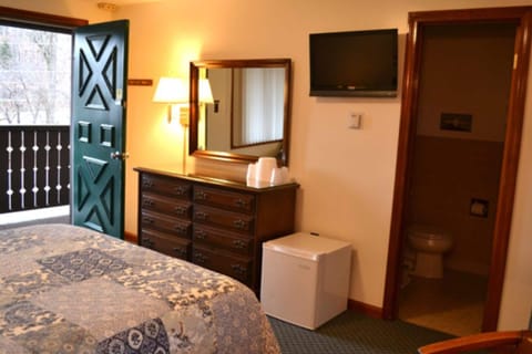 Comfort Room, 1 Queen Bed | Premium bedding, free WiFi, bed sheets