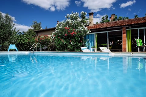 Seasonal outdoor pool, pool umbrellas, sun loungers