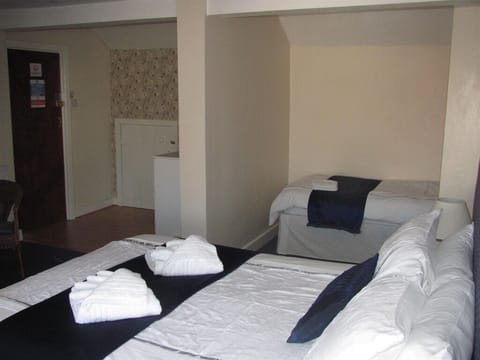 Triple Room, Ensuite (SUITABLE FOR 3 ADULTS)