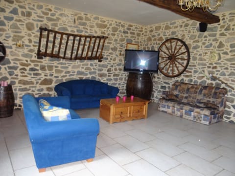 Cottage, 3 Bedrooms (Les Ecuries) | Individually decorated, individually furnished, free cribs/infant beds