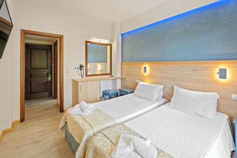 Superior Double or Twin Room | In-room safe, desk, blackout drapes, soundproofing
