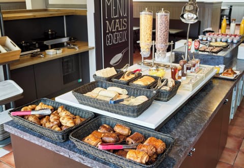 Daily buffet breakfast for a fee