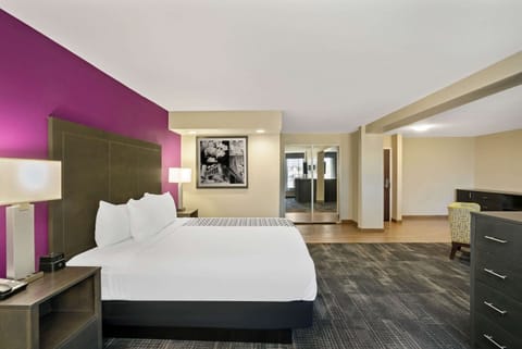 Suite, 1 King Bed, Non Smoking, Pool View | Premium bedding, desk, iron/ironing board, bed sheets