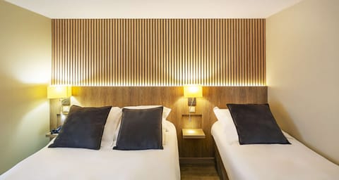 Comfort Room, 1 Double Bed, Non Smoking (with Sofabed) | Premium bedding, in-room safe, desk, laptop workspace