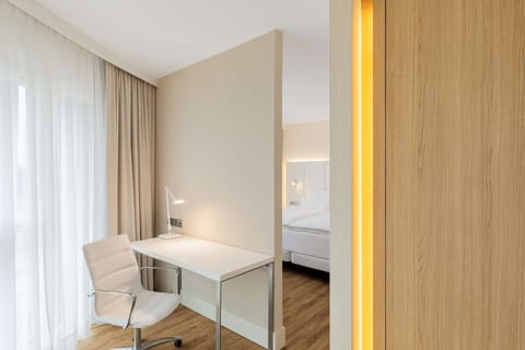 Suite | Minibar, desk, soundproofing, free WiFi