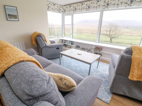 Cottage | Living area | TV