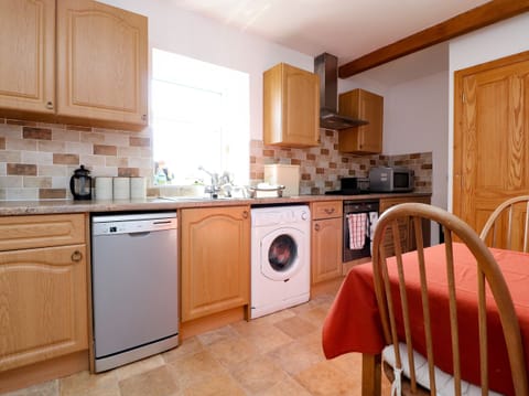 Cottage | Private kitchen | Stovetop, dishwasher, highchair, cookware/dishes/utensils