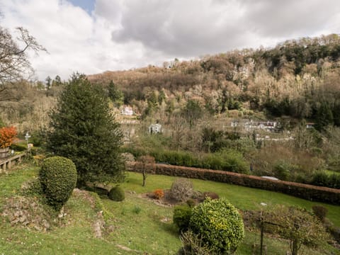 Cottage | Property grounds