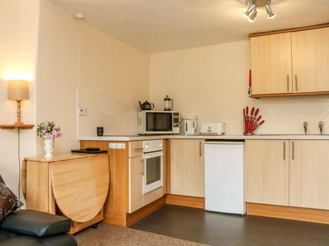 Cottage | Private kitchen | Highchair, cookware/dishes/utensils