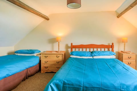 Cottage | 2 bedrooms, individually decorated, individually furnished, free WiFi