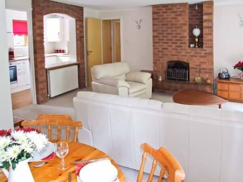 Cottage | 2 bedrooms, individually decorated, individually furnished, free WiFi