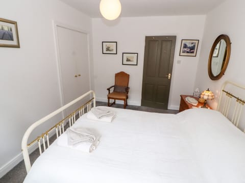 Cottage | 2 bedrooms, individually decorated, individually furnished, free WiFi