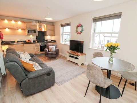 Cottage | Living area | TV