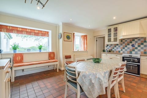 Cottage | Private kitchen | Fridge, dishwasher, highchair, cookware/dishes/utensils