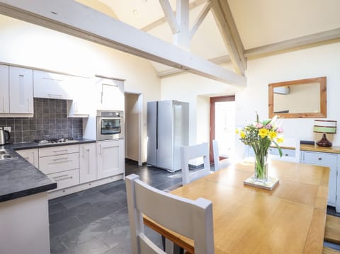 Cottage | Private kitchen | Dishwasher, highchair, cookware/dishes/utensils