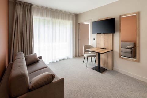 Family Room, Multiple Beds, Non Smoking | Soundproofing, iron/ironing board, free cribs/infant beds, bed sheets