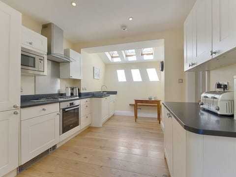 Cottage | Private kitchen | Microwave, stovetop, dishwasher, highchair