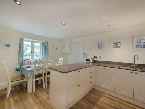 Cottage | Private kitchen | Dishwasher, highchair, cookware/dishes/utensils