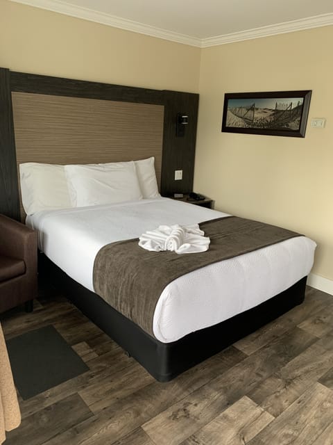 Room, 1 Queen Bed | Egyptian cotton sheets, blackout drapes, soundproofing