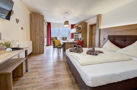 Double Room, 1 Bedroom, Balcony, Lakeside | 1 bedroom, hypo-allergenic bedding, in-room safe, soundproofing