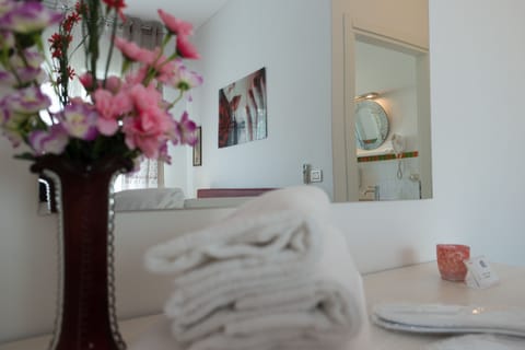 Deluxe Double Room, Private Bathroom | Bathroom | Combined shower/tub, jetted tub, free toiletries, hair dryer