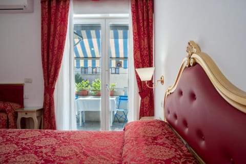 Double Room, Balcony (Suite) | In-room safe, desk, blackout drapes, soundproofing