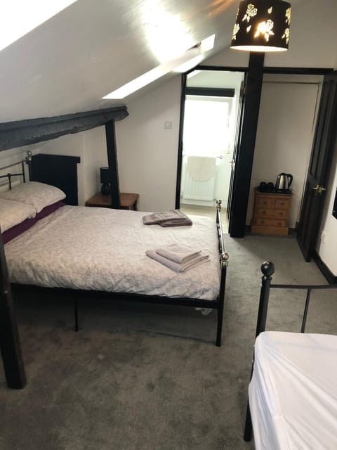 Standard Triple Room | Iron/ironing board, free WiFi, bed sheets