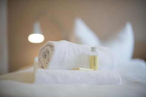 Premium bedding, desk, iron/ironing board, free WiFi