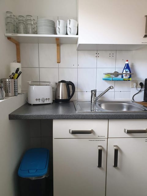 Cookware/dishes/utensils