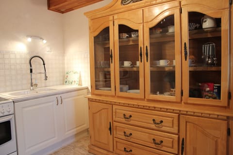 Family Apartment, 4 Bedrooms, Park View, Ground Floor | Private kitchen | Fridge, microwave, oven, stovetop